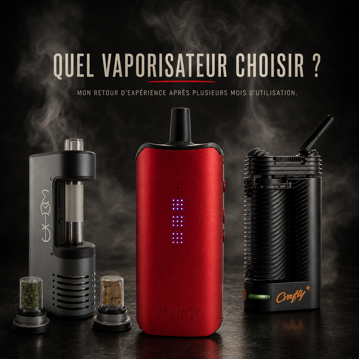 Comparatif de trois vaporisateurs portables : DaVinci IQC rouge, Weha et Crafty+ présentés côte à côte sur un fond sombre légèrement fumé pour illustrer un retour d'expérience et aider à choisir le vaporisateur le plus adapté à la vaporisation des fleurs CBD